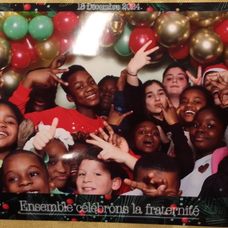 Groupe d'enfants heureux